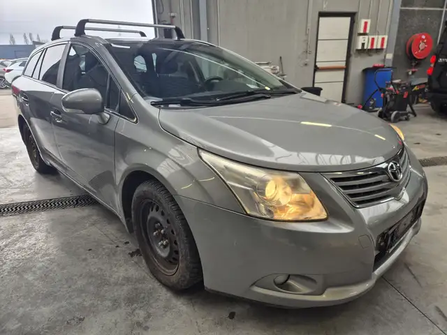 Toyota Avensis 2.0 D-4D Sol //MARCHAND OU EXPORT//