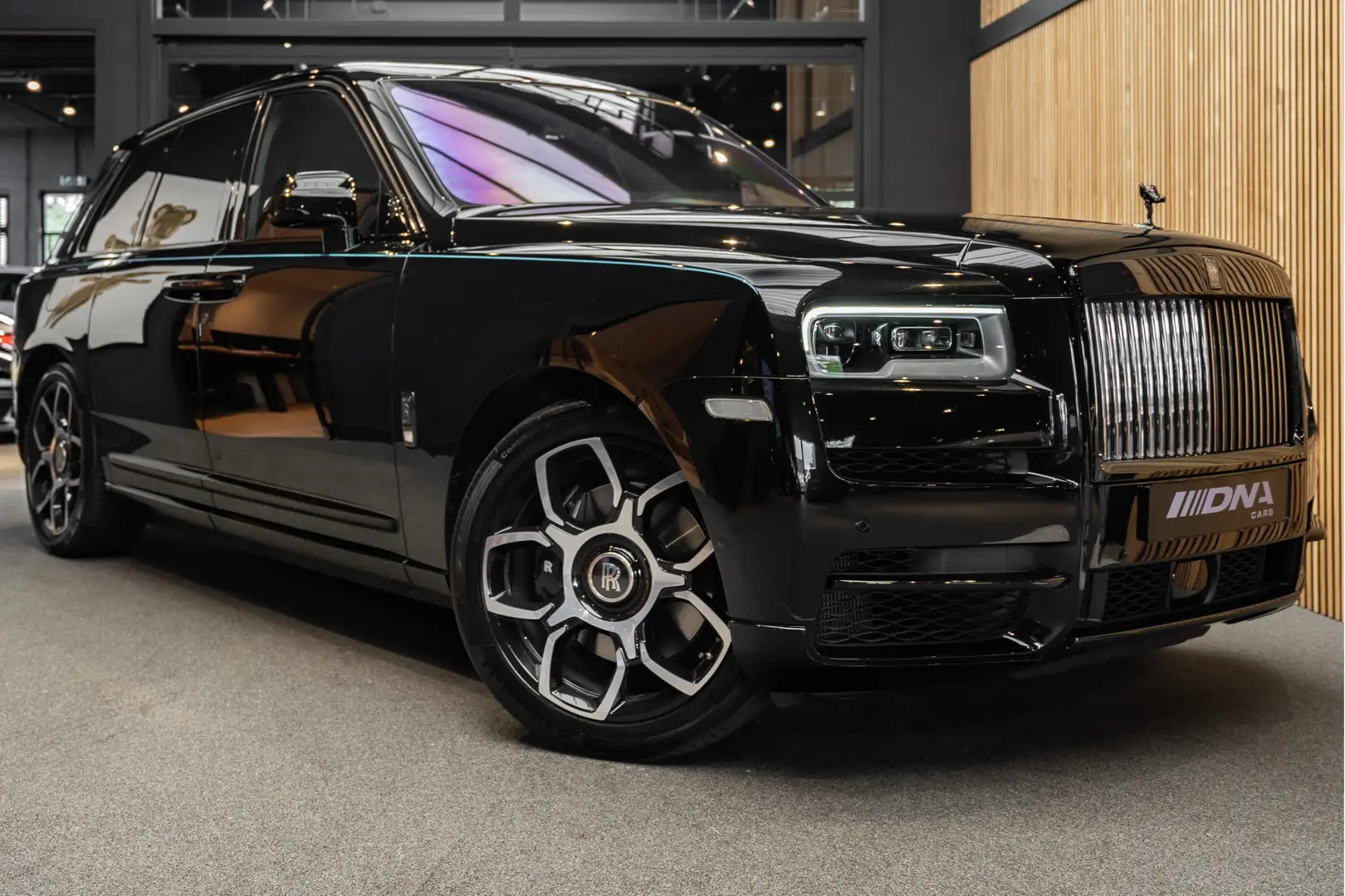 Rolls-Royce Cullinan Black Badge Perlino Leder V12 Koelkast Tiffany Ste Чорний - 1
