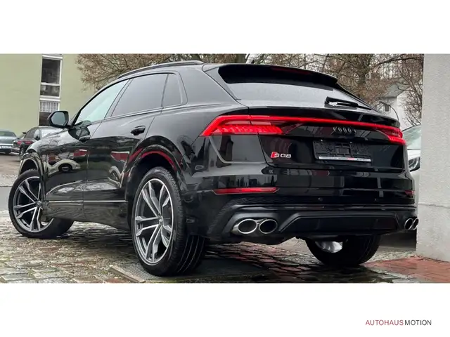 Audi SQ8 view 6