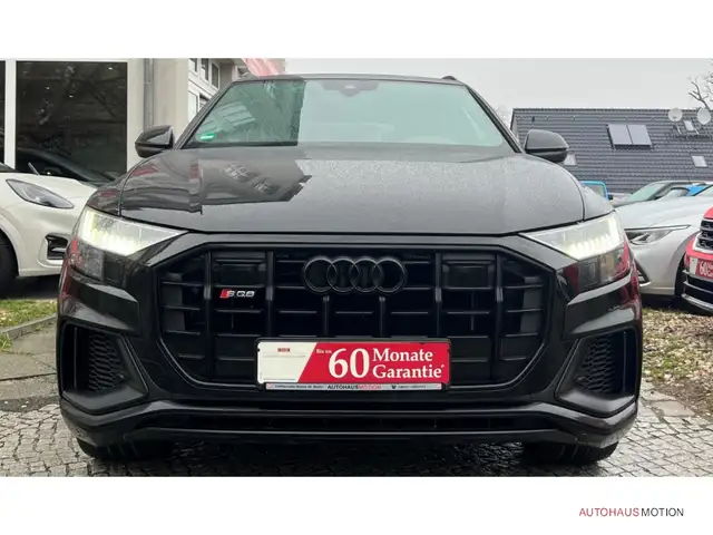 Audi SQ8 view 4