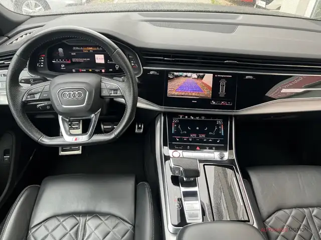 Audi SQ8 view 12