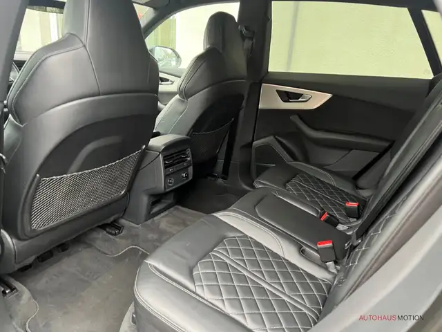 Audi SQ8 view 11