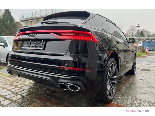 Audi SQ8 view 7