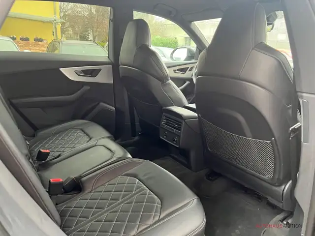 Audi SQ8 view 14