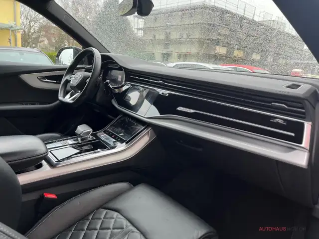 Audi SQ8 view 15