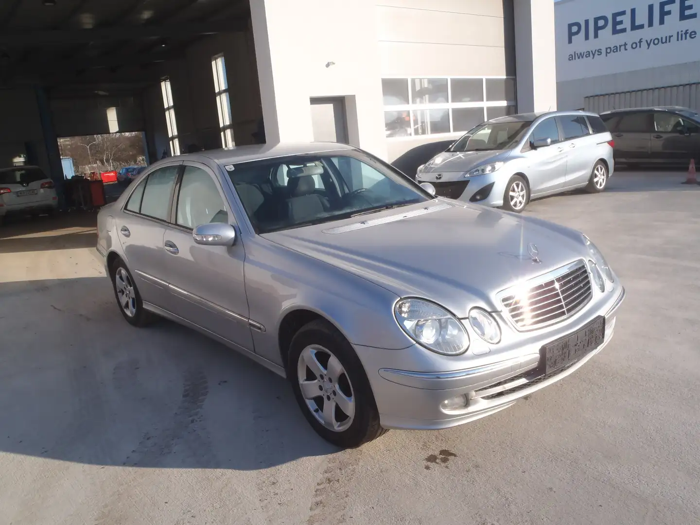 Mercedes-Benz E 220 E 220 Avantgarde CDI Avantgarde Silber - 2