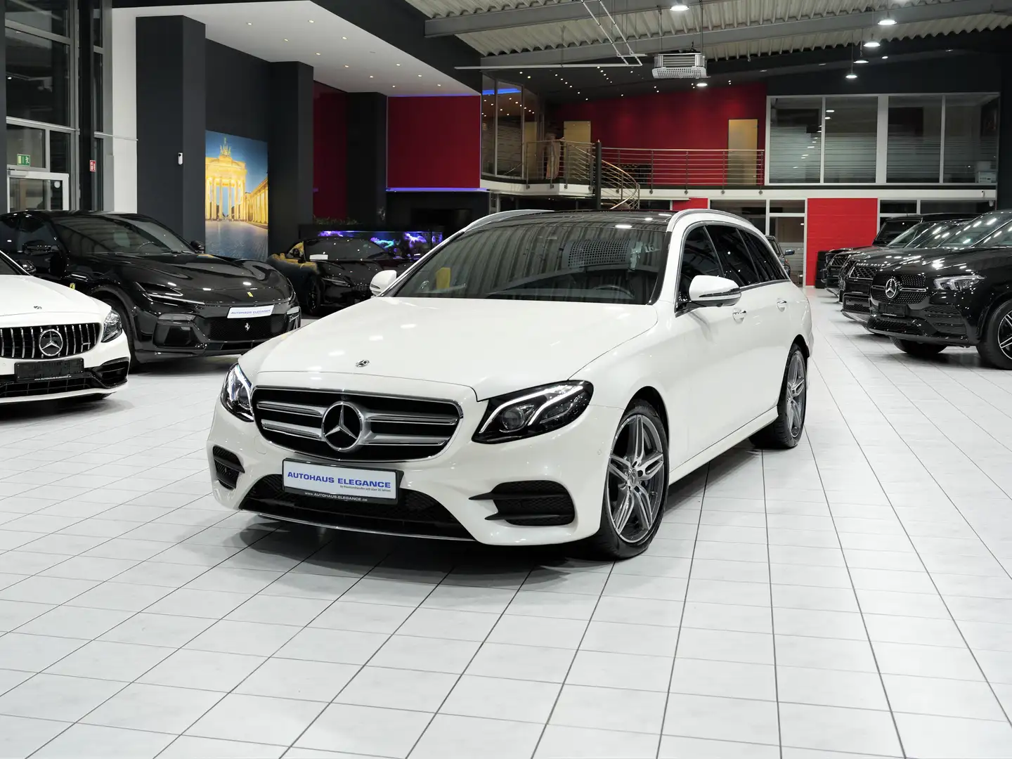 Mercedes-Benz E 400 4Matic*AMG-LINE*BURM.*PANO*M-LED*COMAND* Bílá - 1