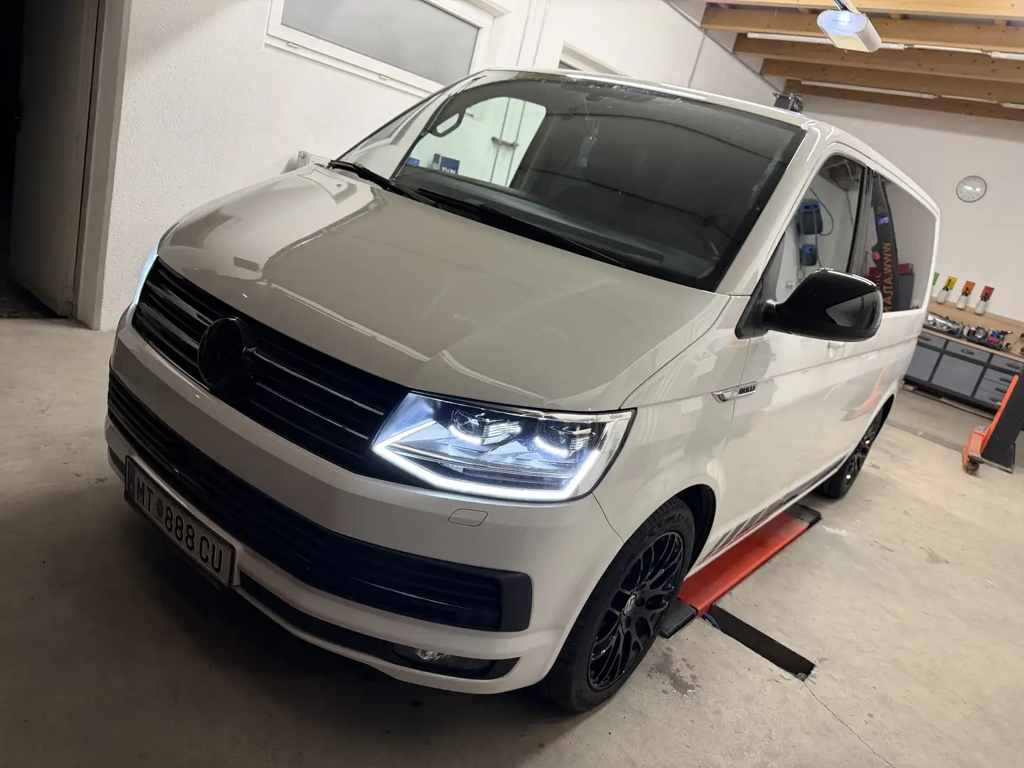 Volkswagen T6 Multivan Highline 2,0 TDI BMT DSG - 1