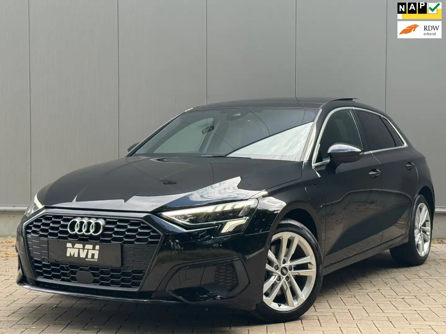 Audi A3 Sportback 40 TFSI e S Edition - Virtual - Massage Zwart - 1
