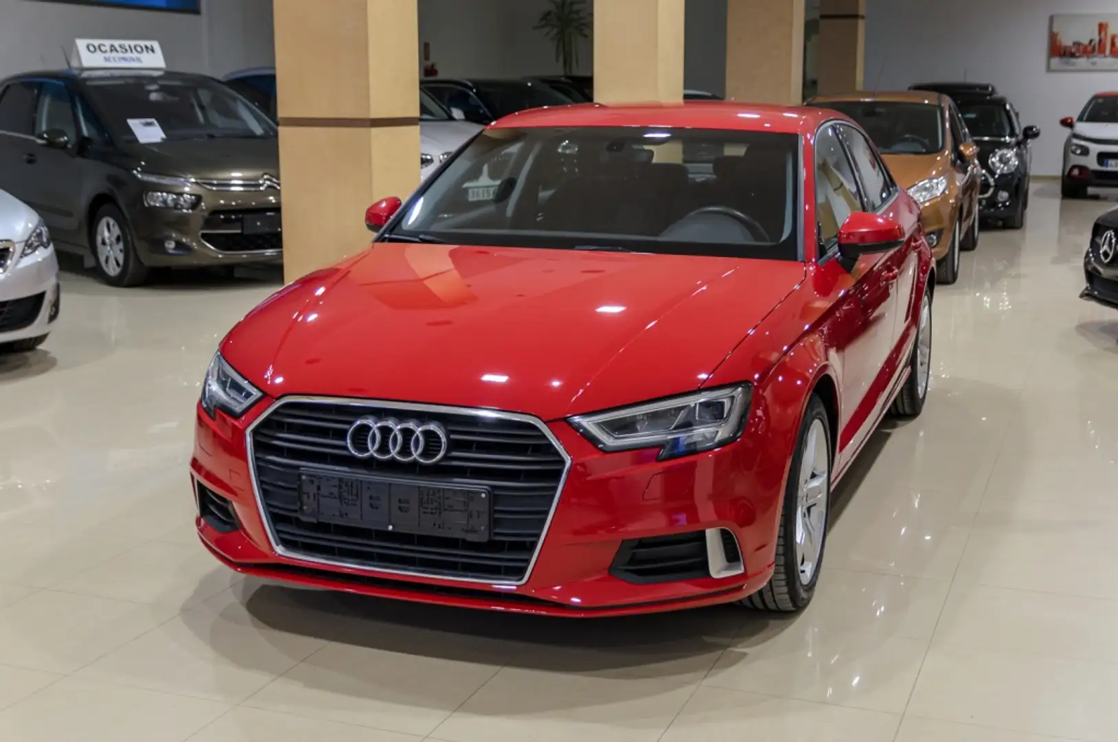 Audi A3 Sedán 1.0 TFSI Sport Edition S-T 85kW Rosso - 1