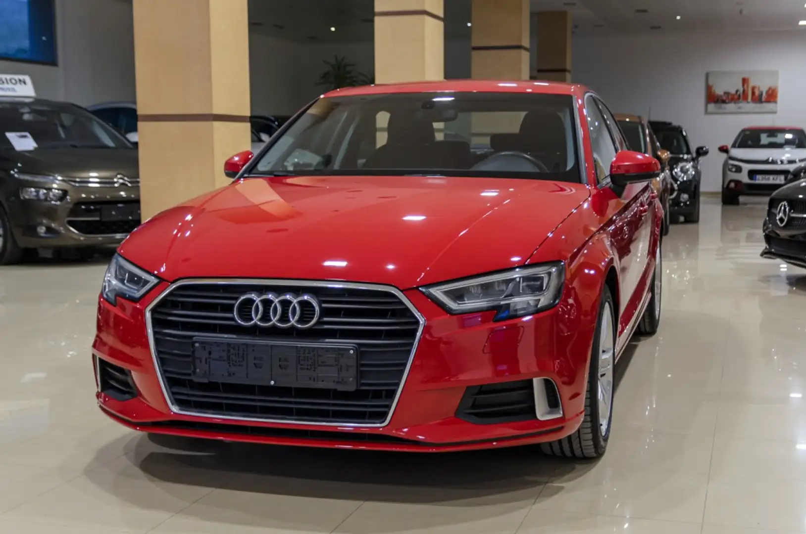 Audi A3 Sedán 1.0 TFSI Sport Edition S-T 85kW Rosso - 2