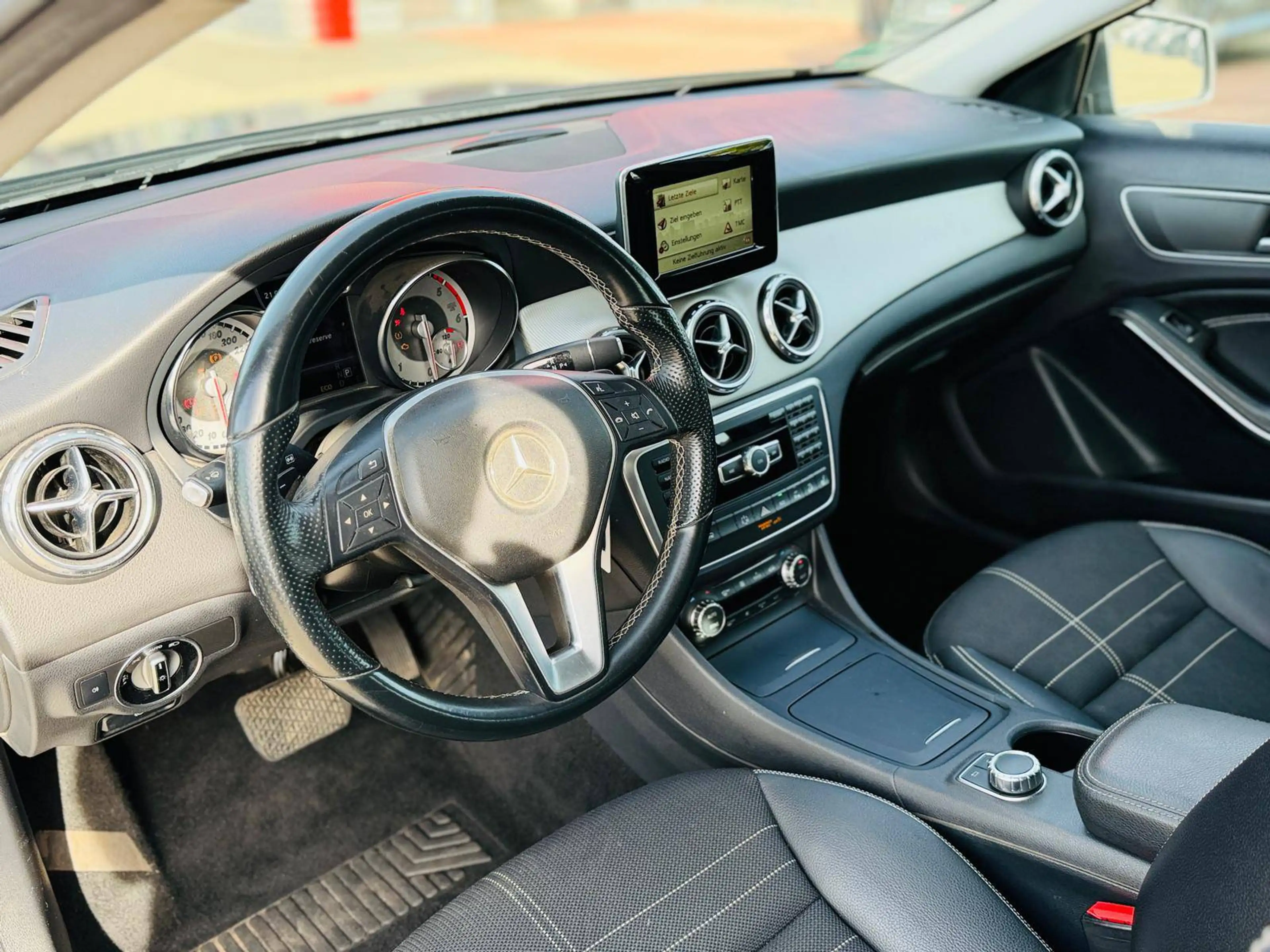 Mercedes-Benz GLA 220 4Matic Urban Garantie Finanzierung möglich — photo 4