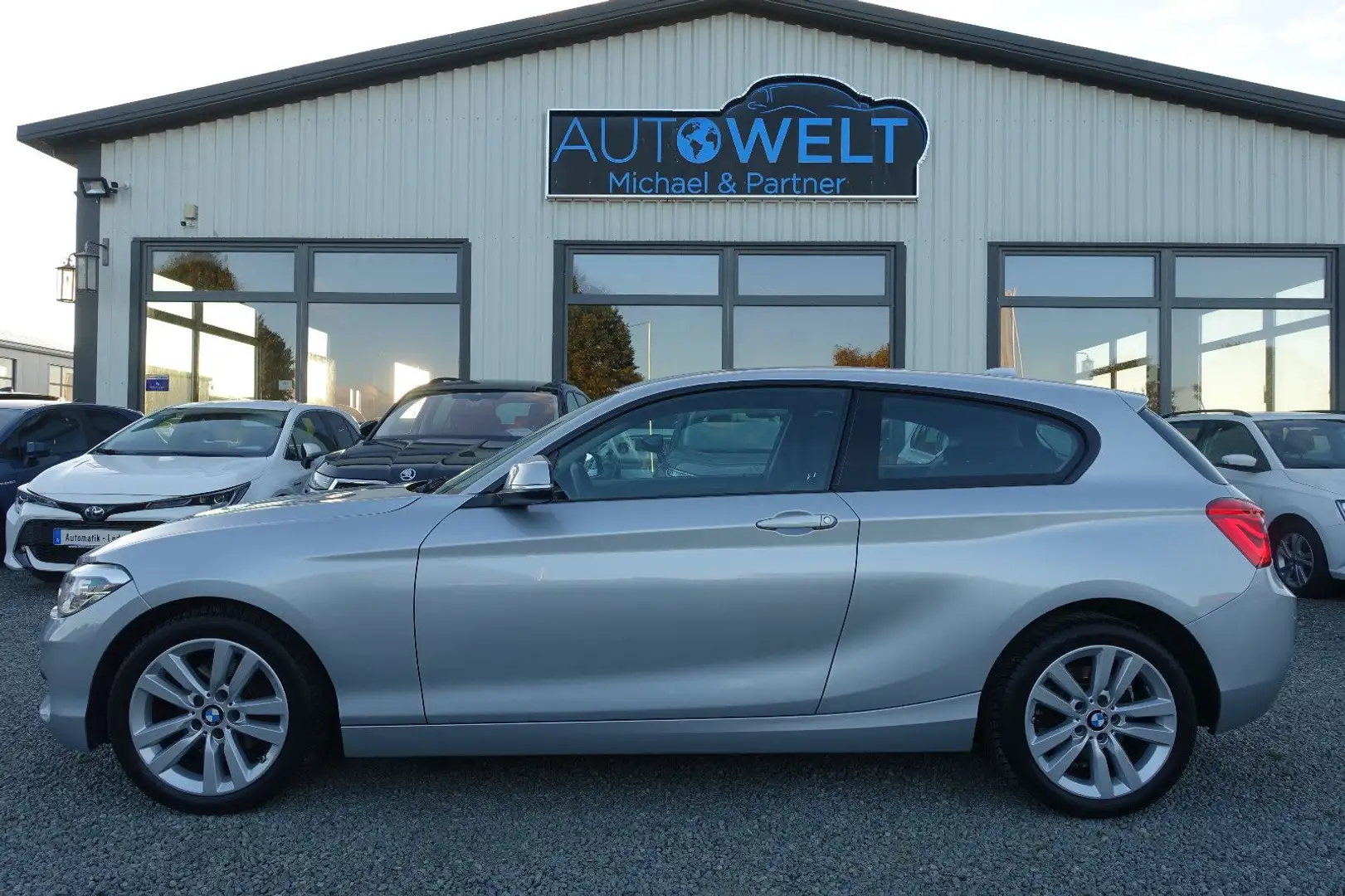BMW 120 d KLIMAAUT LED SITZH TEMP ALU 17' TÜV NEU Silber - 1