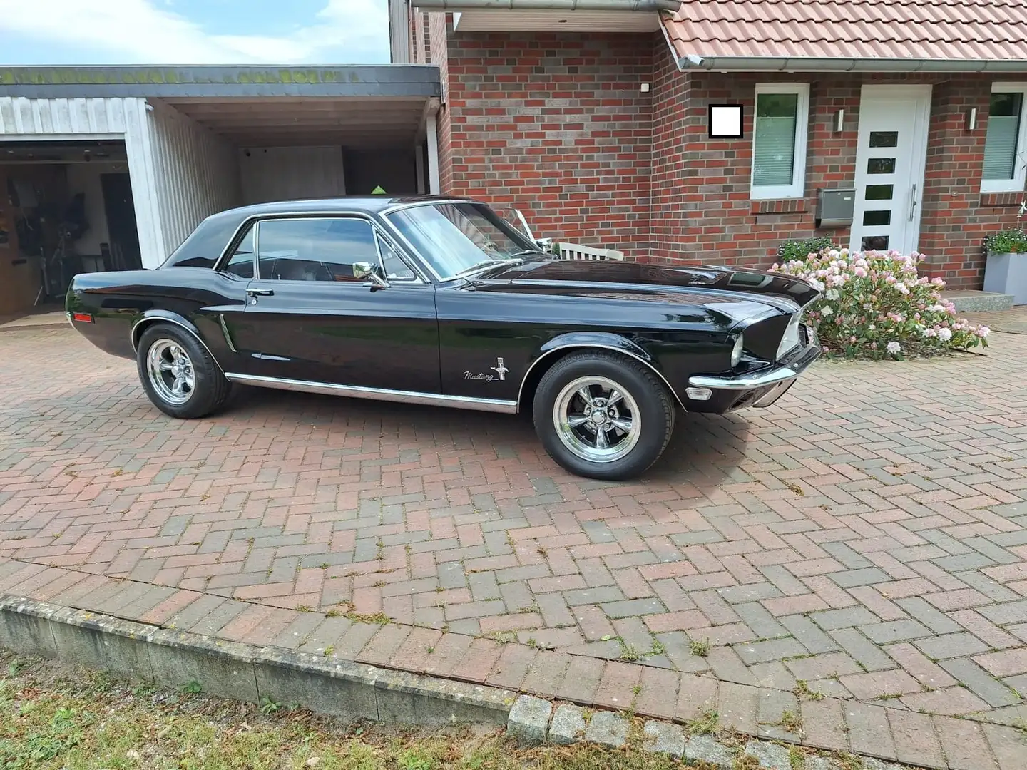 Ford Mustang Schwarz - 1
