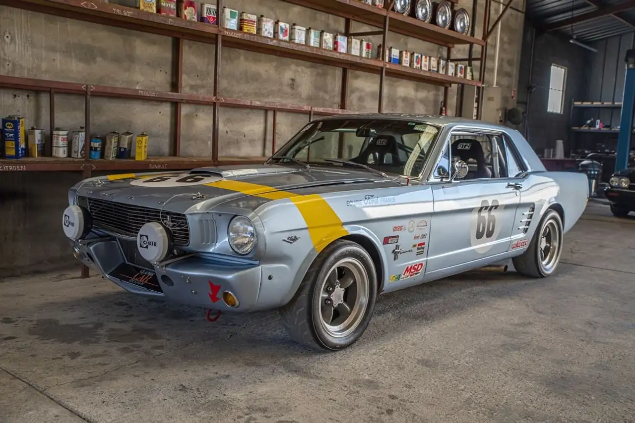 Ford Mustang V8 Racing, foto 3