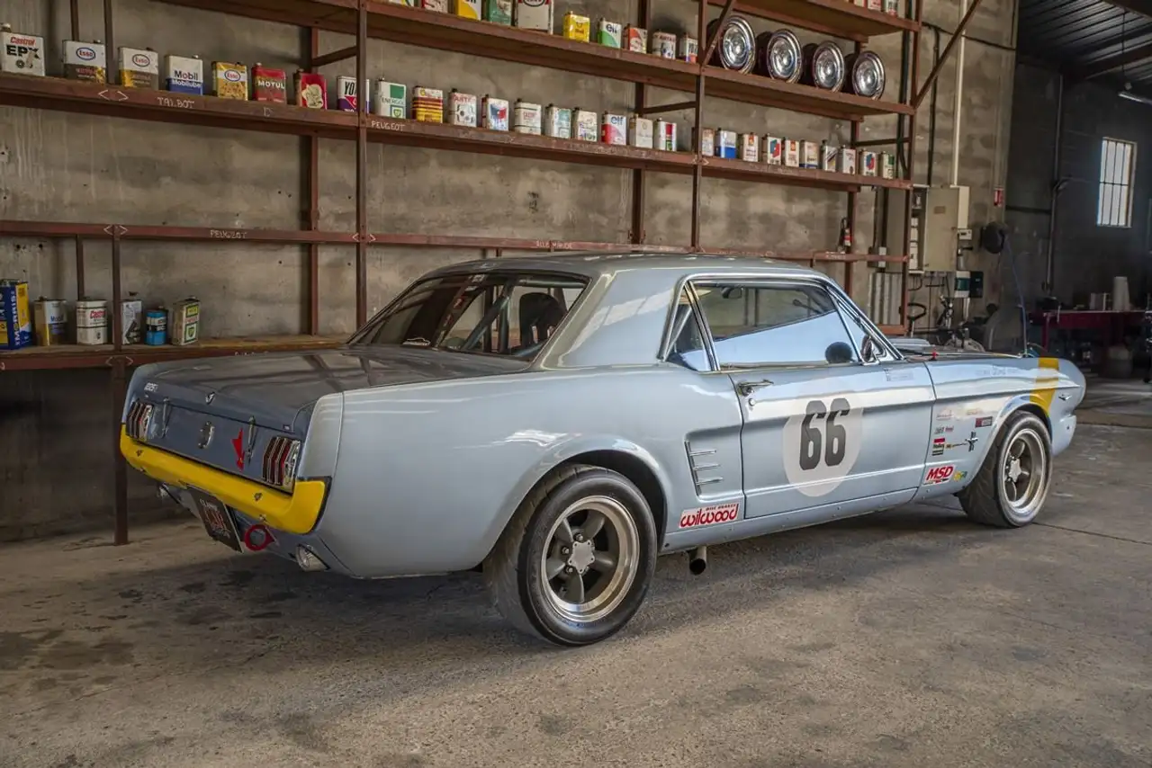 Ford Mustang V8 Racing, foto 4