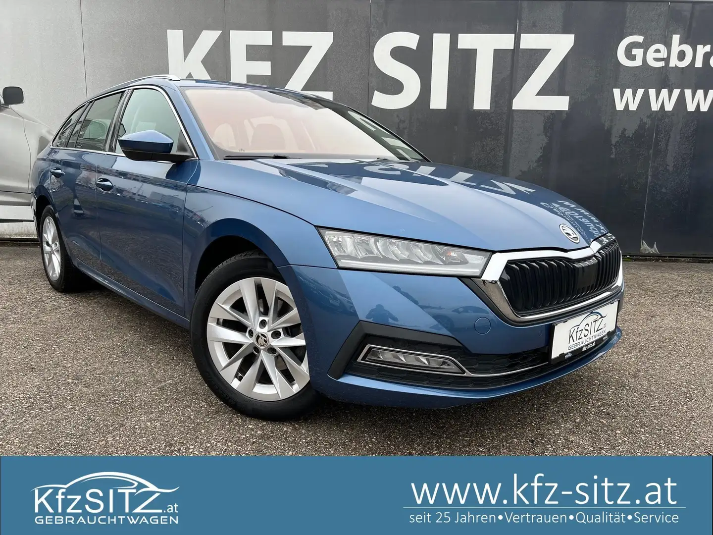 Skoda Octavia Combi 2,0 TDI Premium Blau - 1