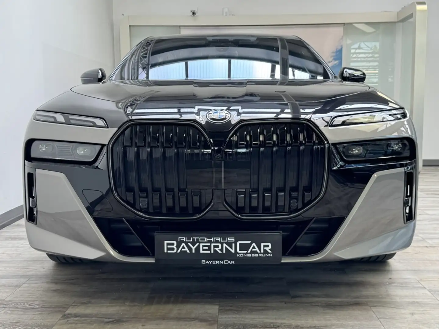 BMW 740 xDrive M Sport Pro TwoTone Indiviudal - 2