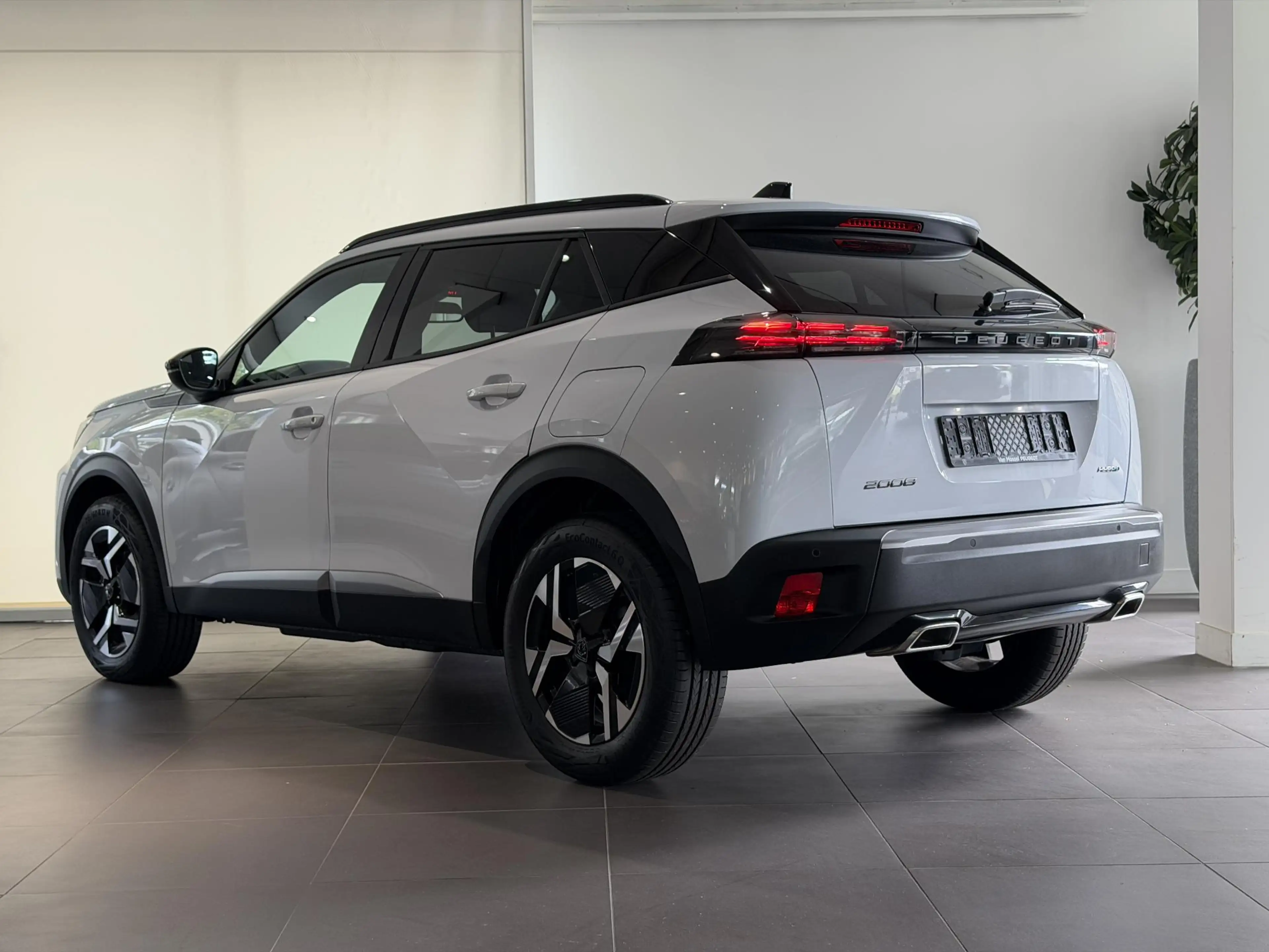 Peugeot 2008 1.2 Hybrid 145 Allure 8 jaar garantie — photo 2