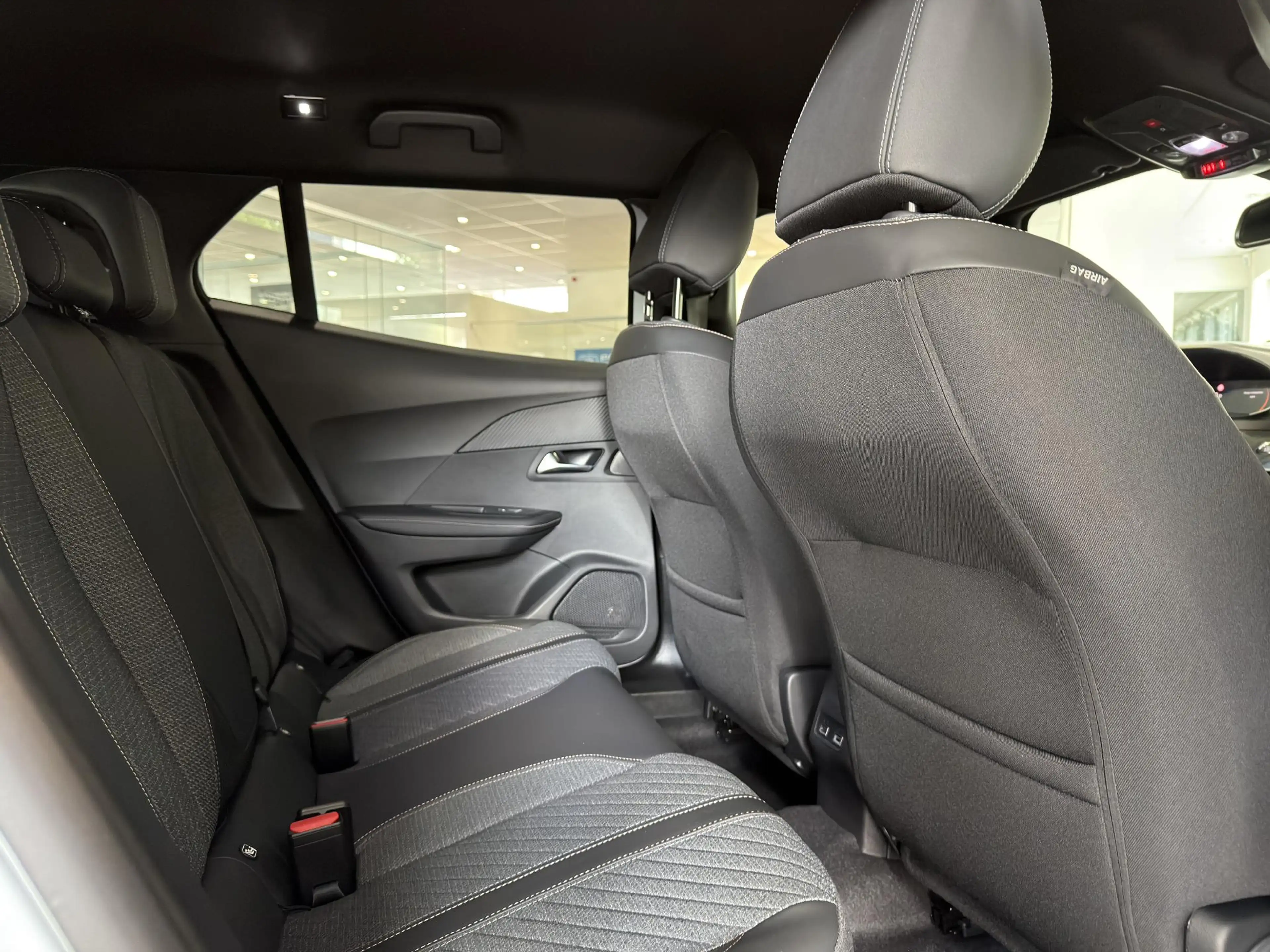 Peugeot 2008 1.2 Hybrid 145 Allure 8 jaar garantie — photo 10