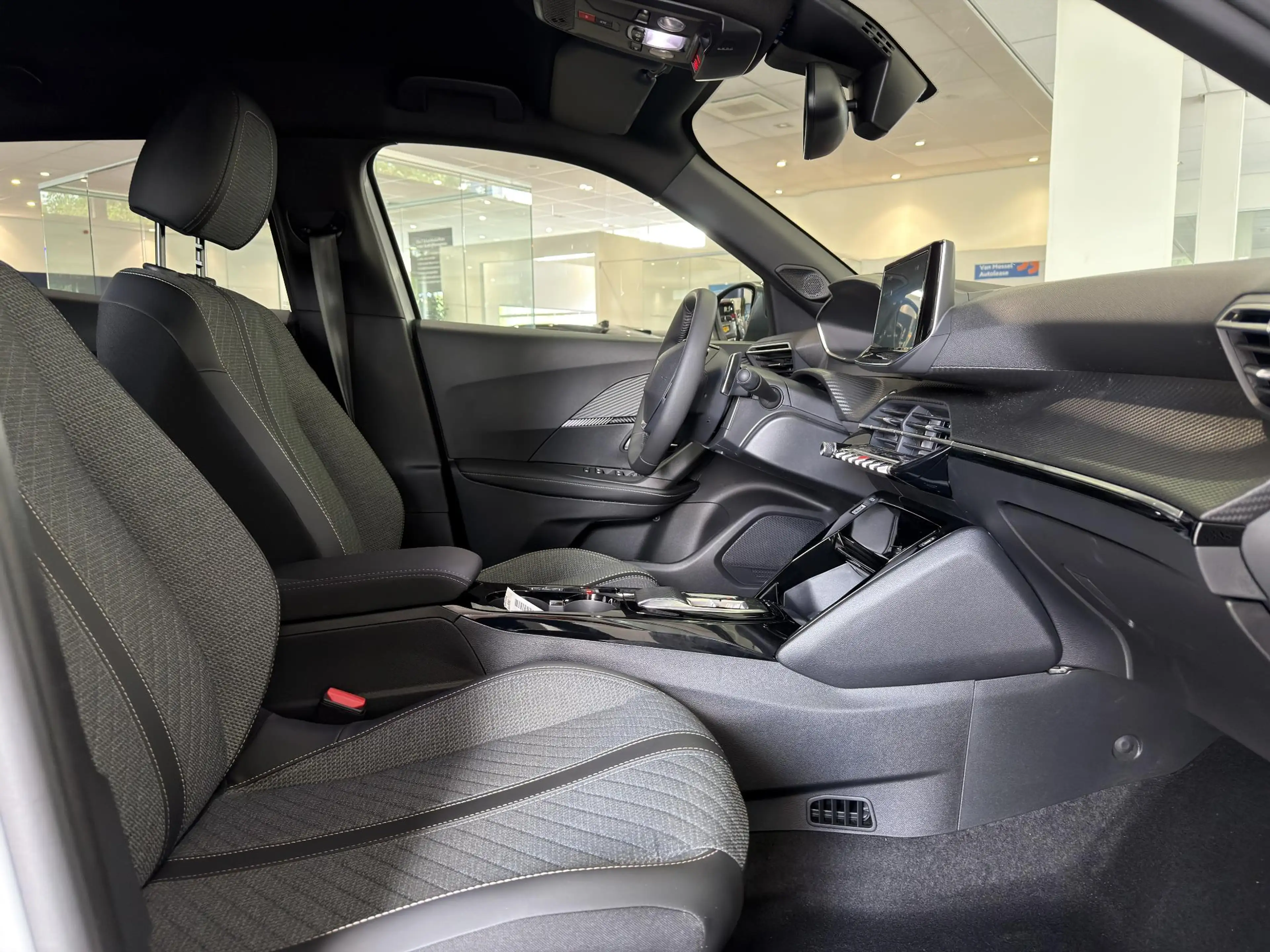 Peugeot 2008 1.2 Hybrid 145 Allure 8 jaar garantie — photo 11