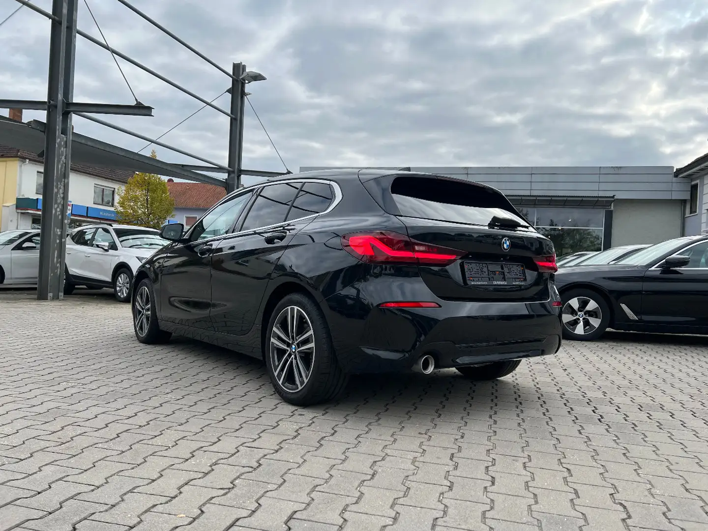 BMW 116 d Advantage *LED Navi Leder Sitzh. DAB Kamera Schwarz - 2