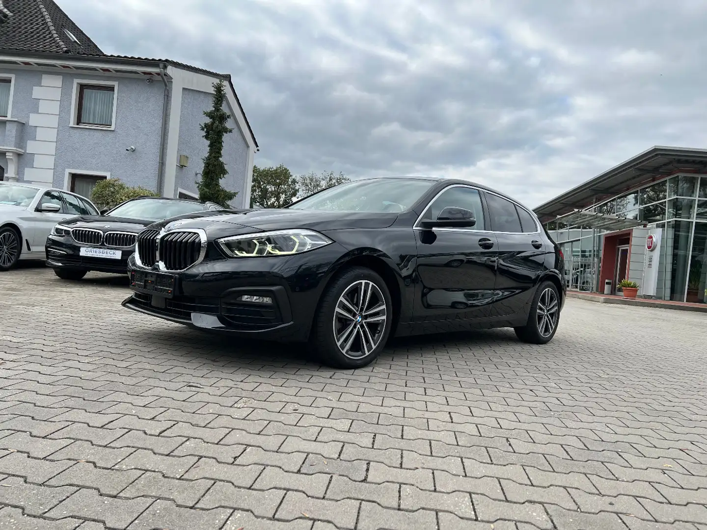 BMW 116 d Advantage *LED Navi Leder Sitzh. DAB Kamera Schwarz - 1