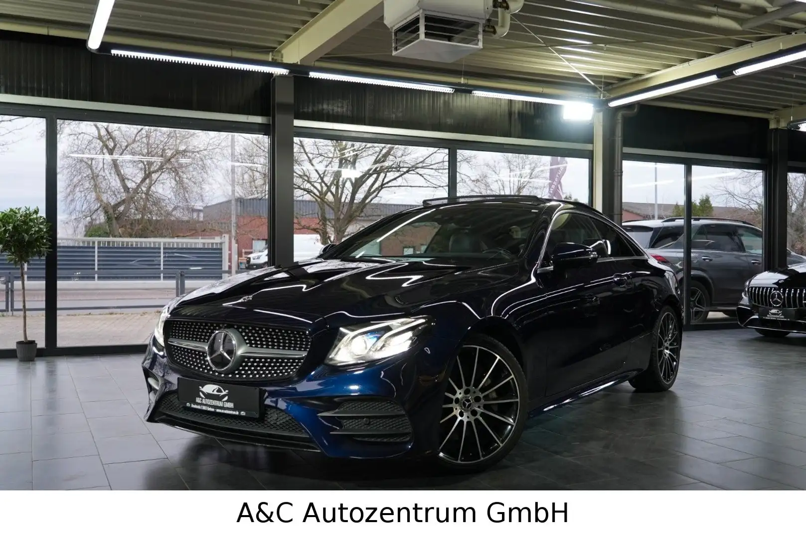 Mercedes-Benz E 350 d Coupé AMG Line Widescreen Синій - 2