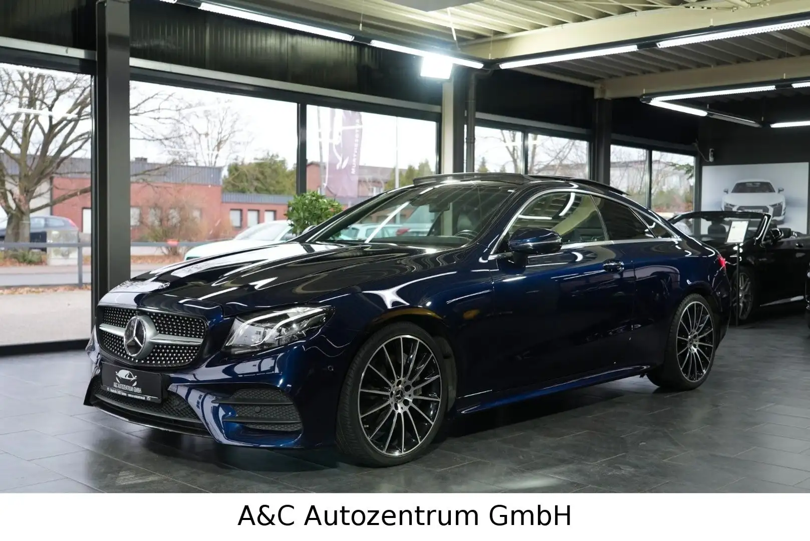 Mercedes-Benz E 350 d Coupé AMG Line Widescreen Синій - 1