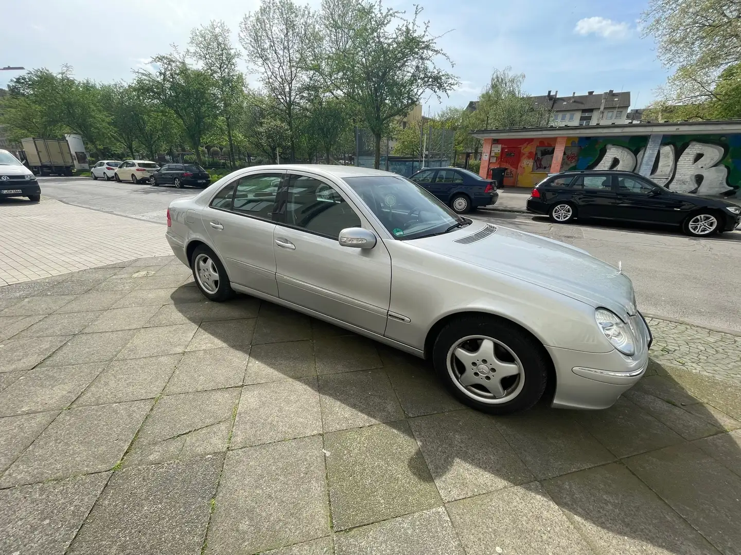 Mercedes-Benz E 240 Elegance Silber - 2