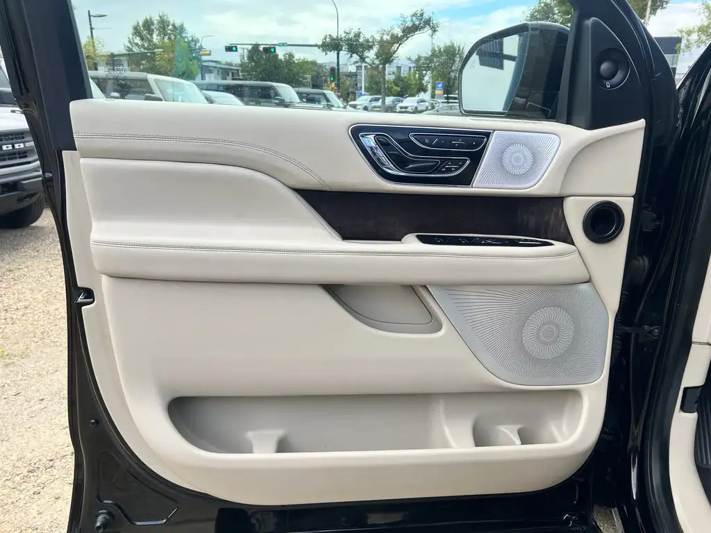 2018 Lincoln Navigator Reserve | Tech Pkg | Tow Pkg | MoonRoof — photo 6