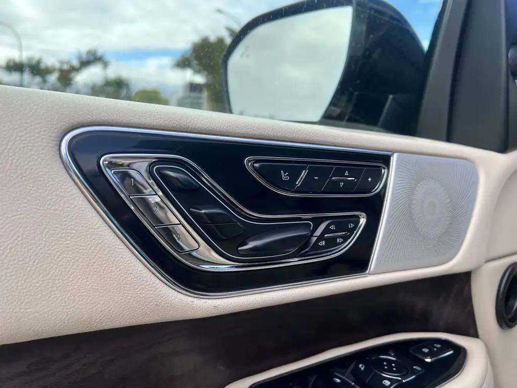 2018 Lincoln Navigator Reserve | Tech Pkg | Tow Pkg | MoonRoof — photo 7