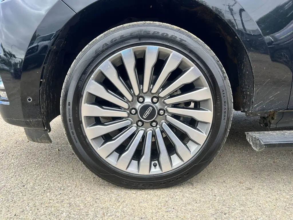 2018 Lincoln Navigator Reserve | Tech Pkg | Tow Pkg | MoonRoof — photo 3
