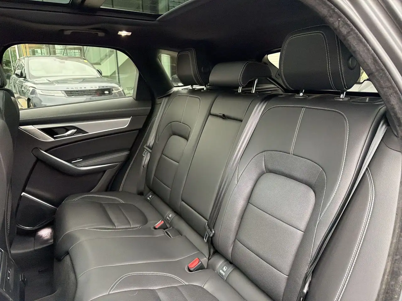 Jaguar F-Pace снимка Jaguar F-Pace