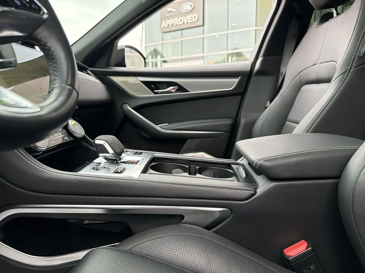 Jaguar F-Pace снимка Jaguar F-Pace