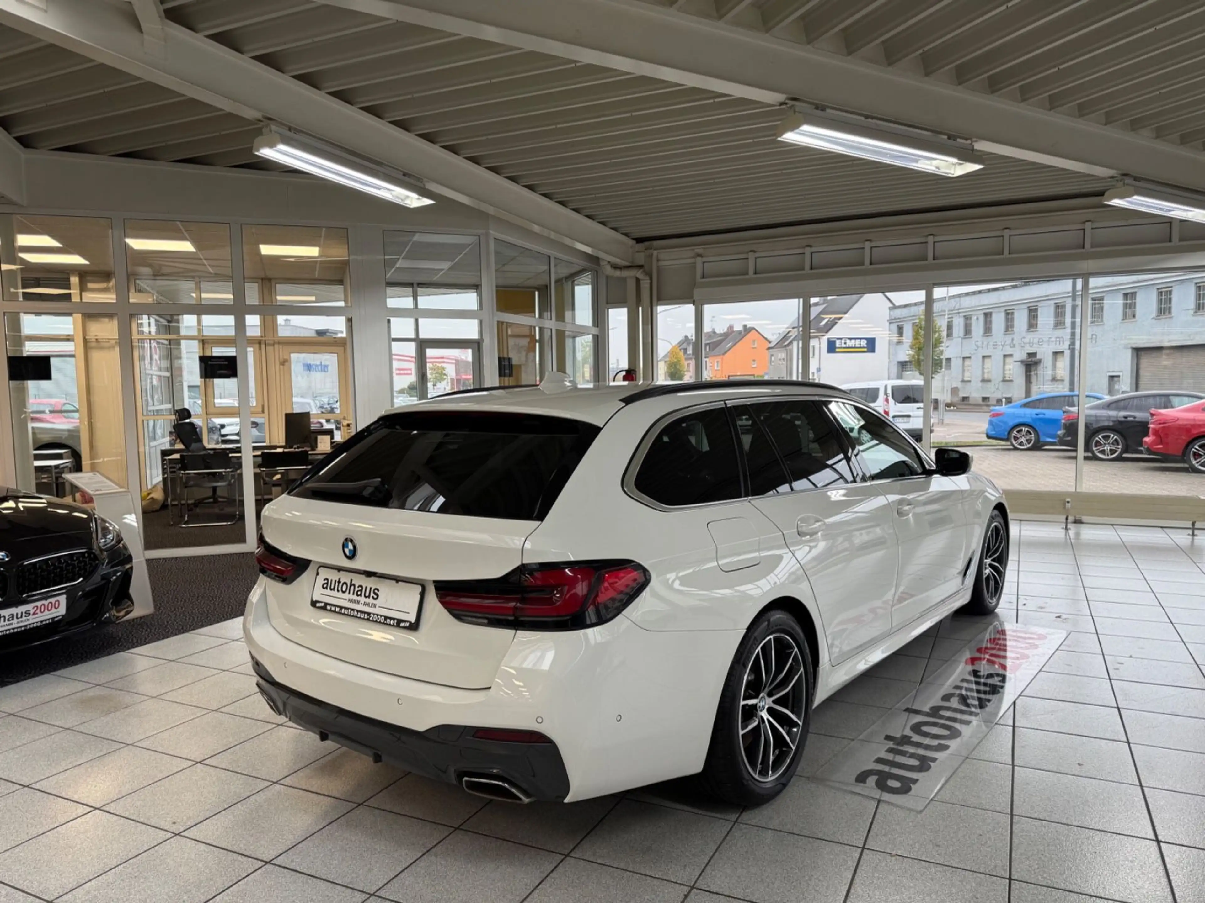 BMW 530 d xDrive M Sportpaket AUT./LED/HUD/CAM/AHK — photo 3