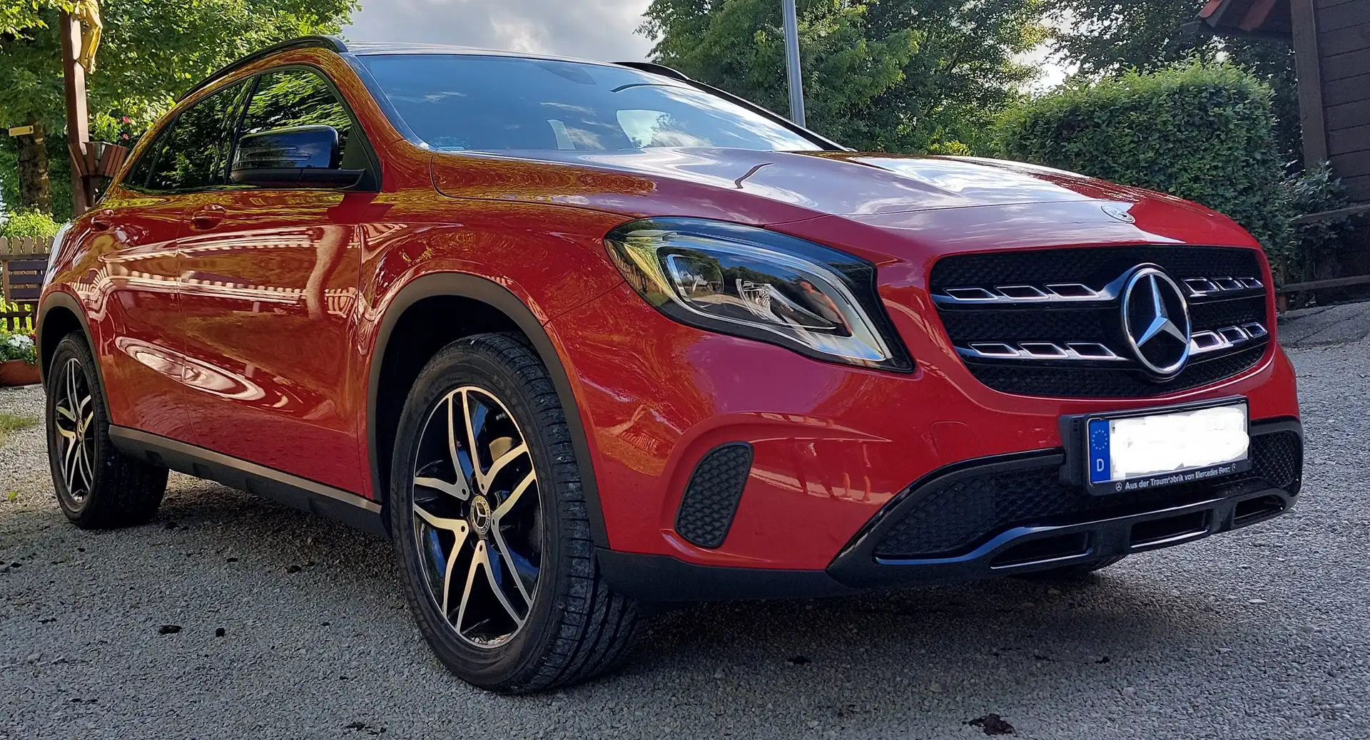 Mercedes-Benz GLA 200 Style Rot - 1