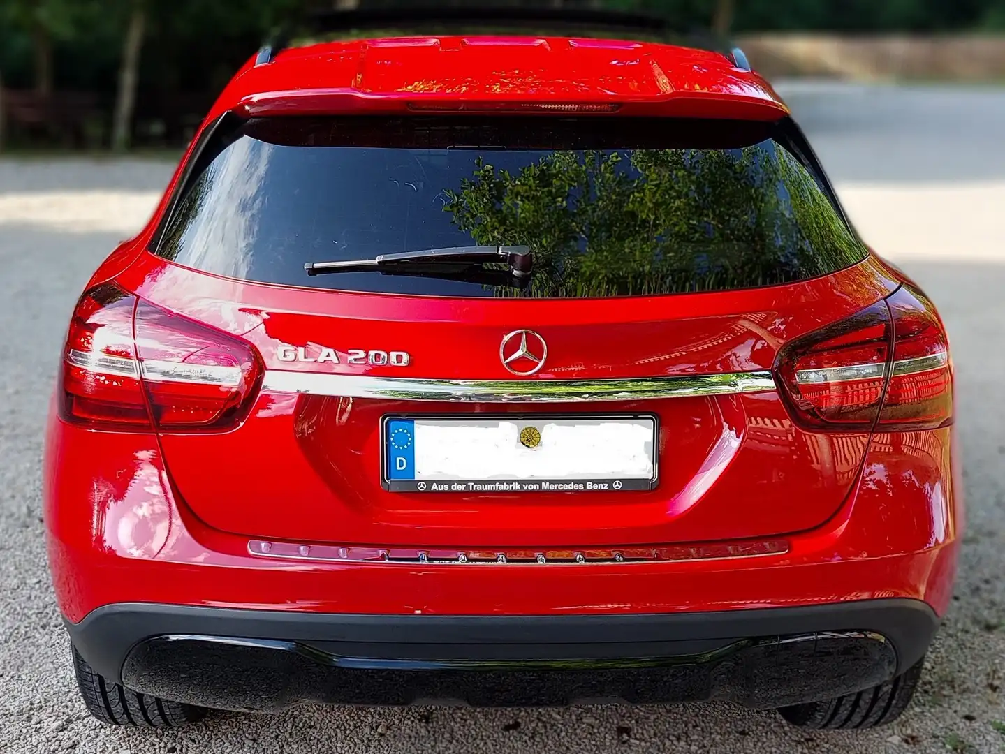 Mercedes-Benz GLA 200 Style Rot - 2