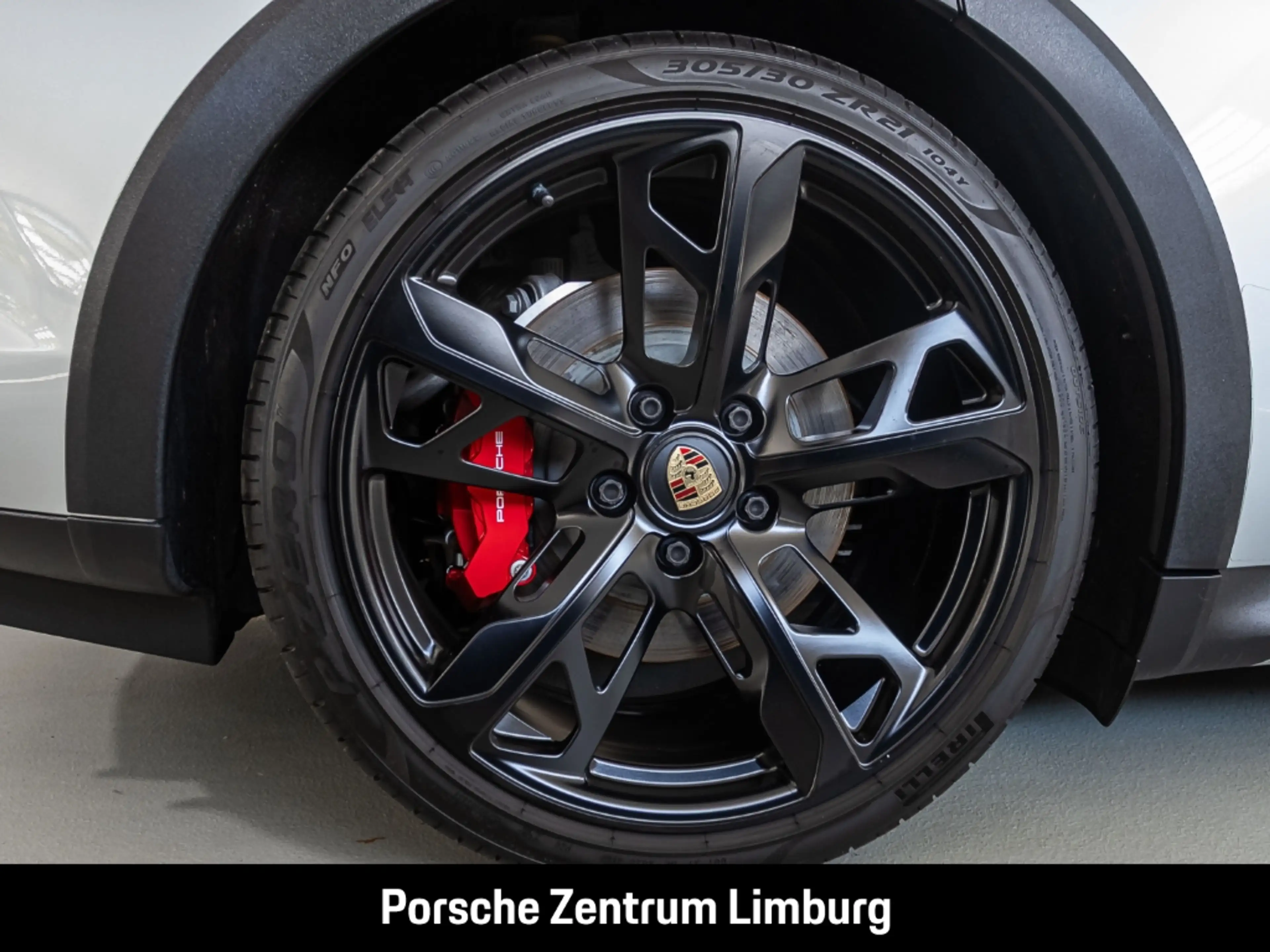 Porsche Taycan 4S Cross Turismo — photo 11