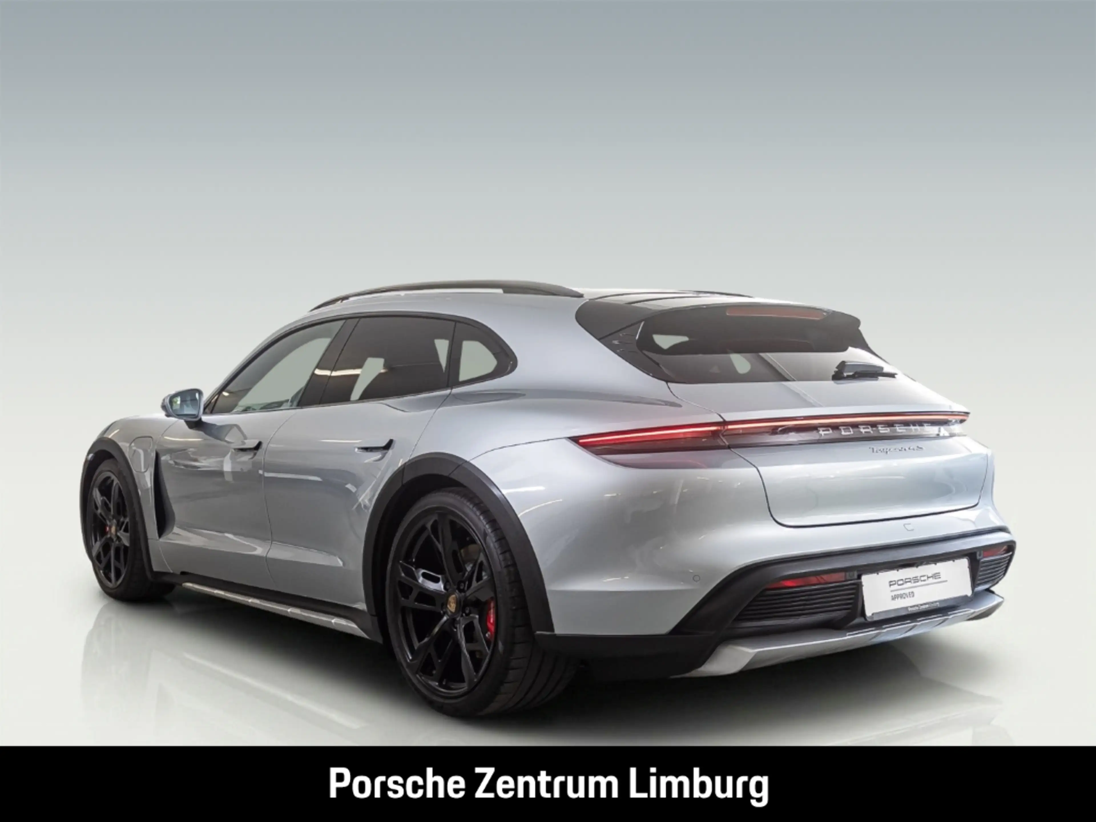 Porsche Taycan 4S Cross Turismo — photo 6