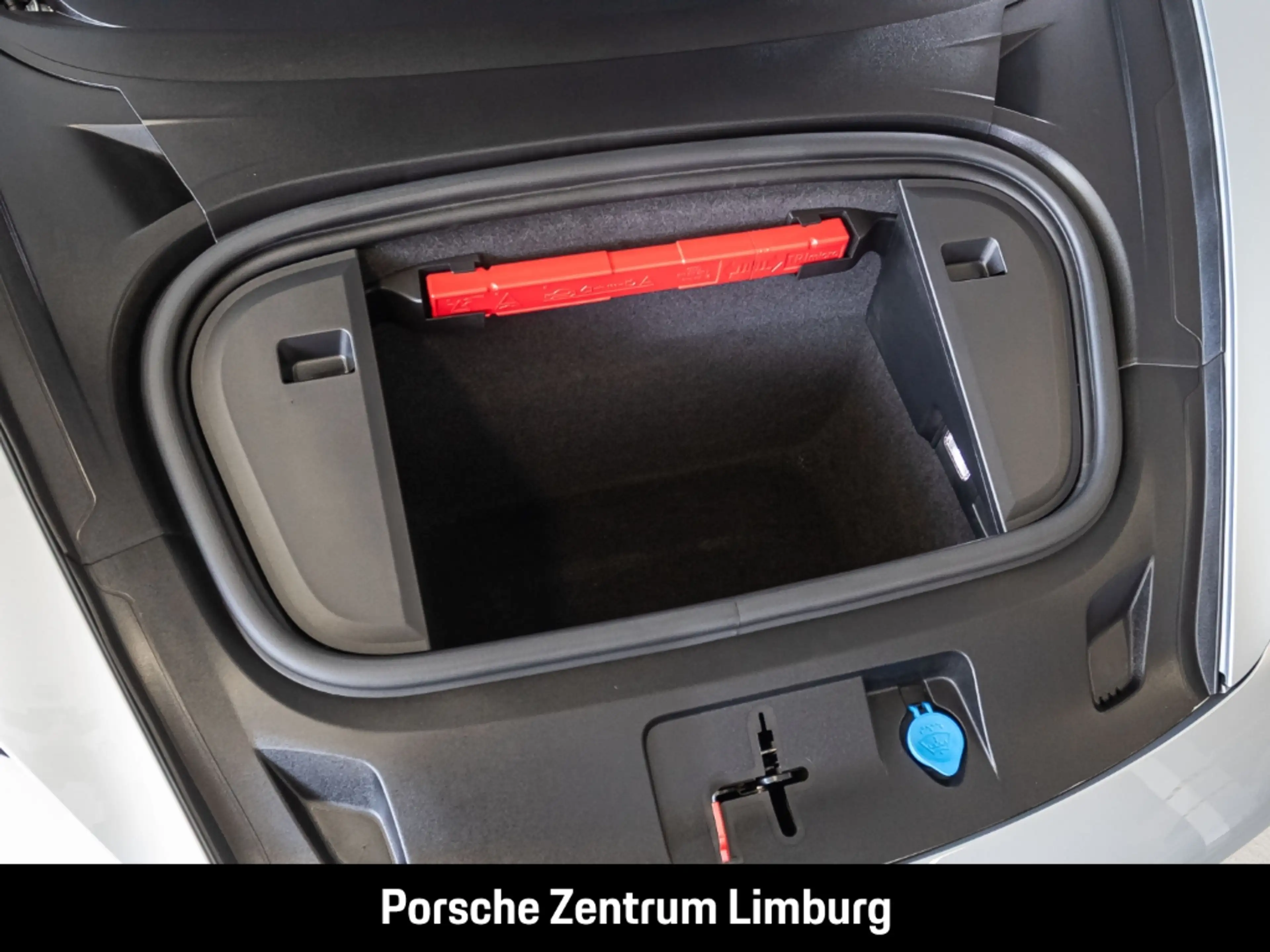 Porsche Taycan 4S Cross Turismo — photo 14