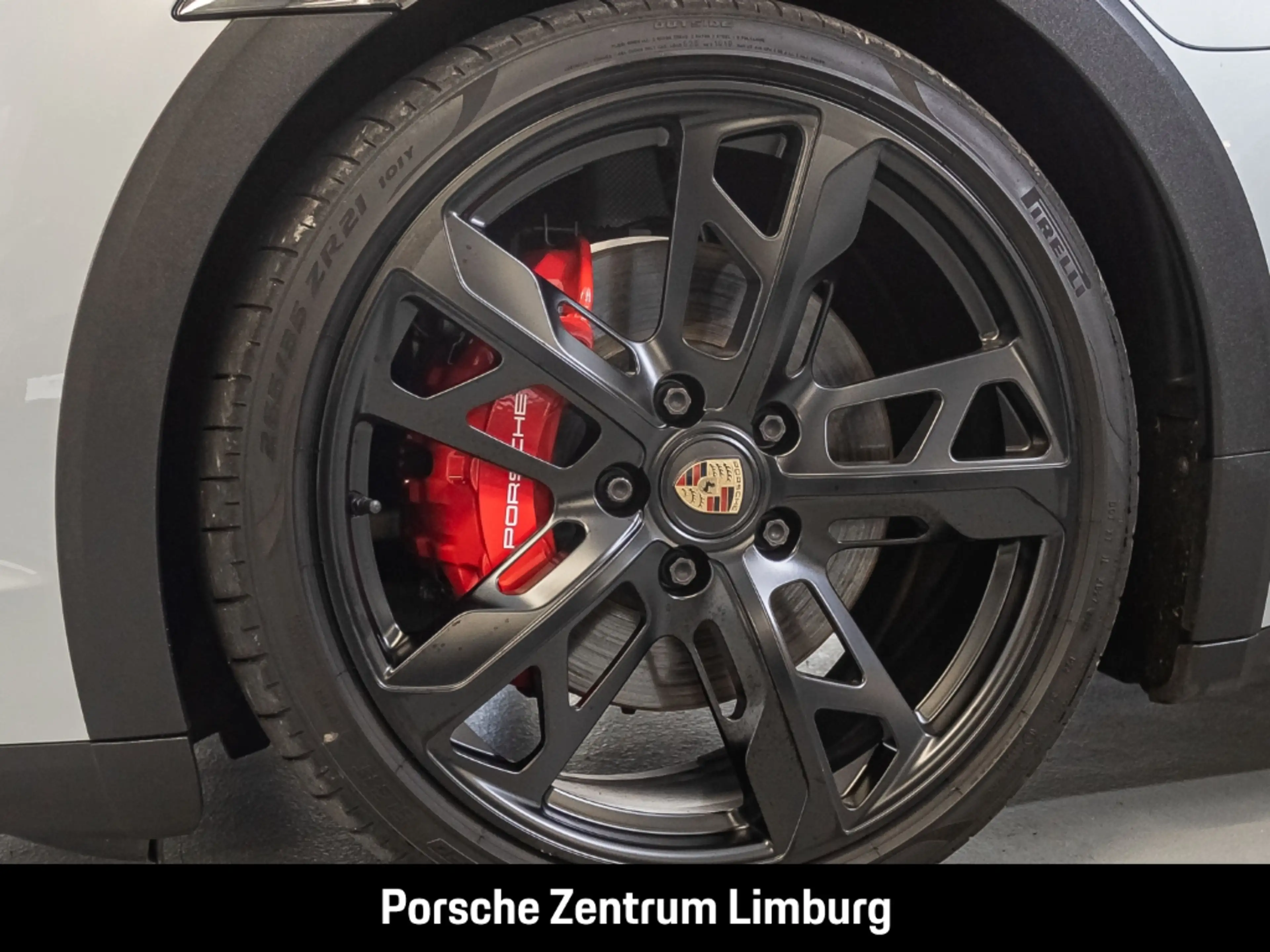Porsche Taycan 4S Cross Turismo — photo 9