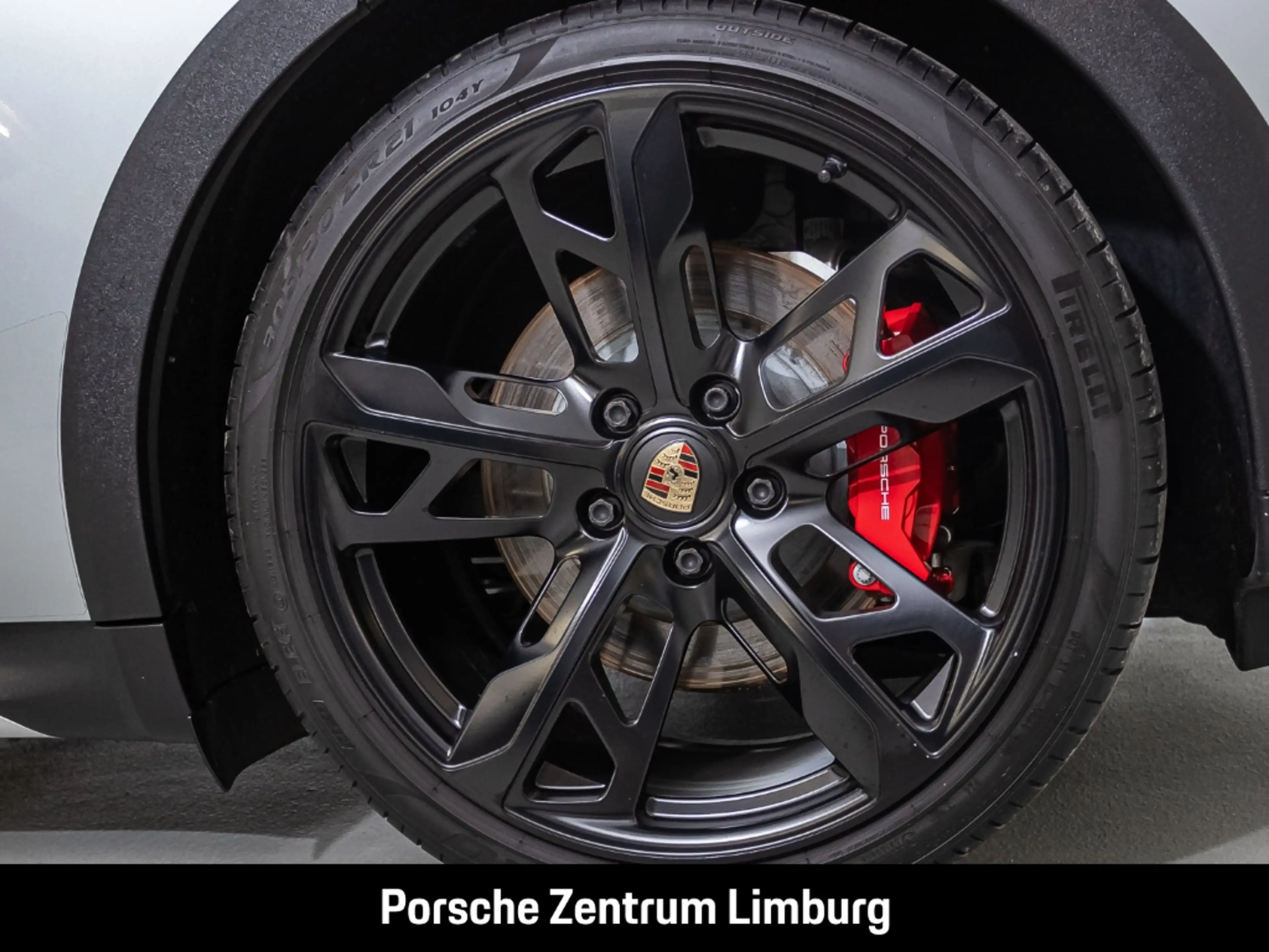 Porsche Taycan 4S Cross Turismo — photo 10