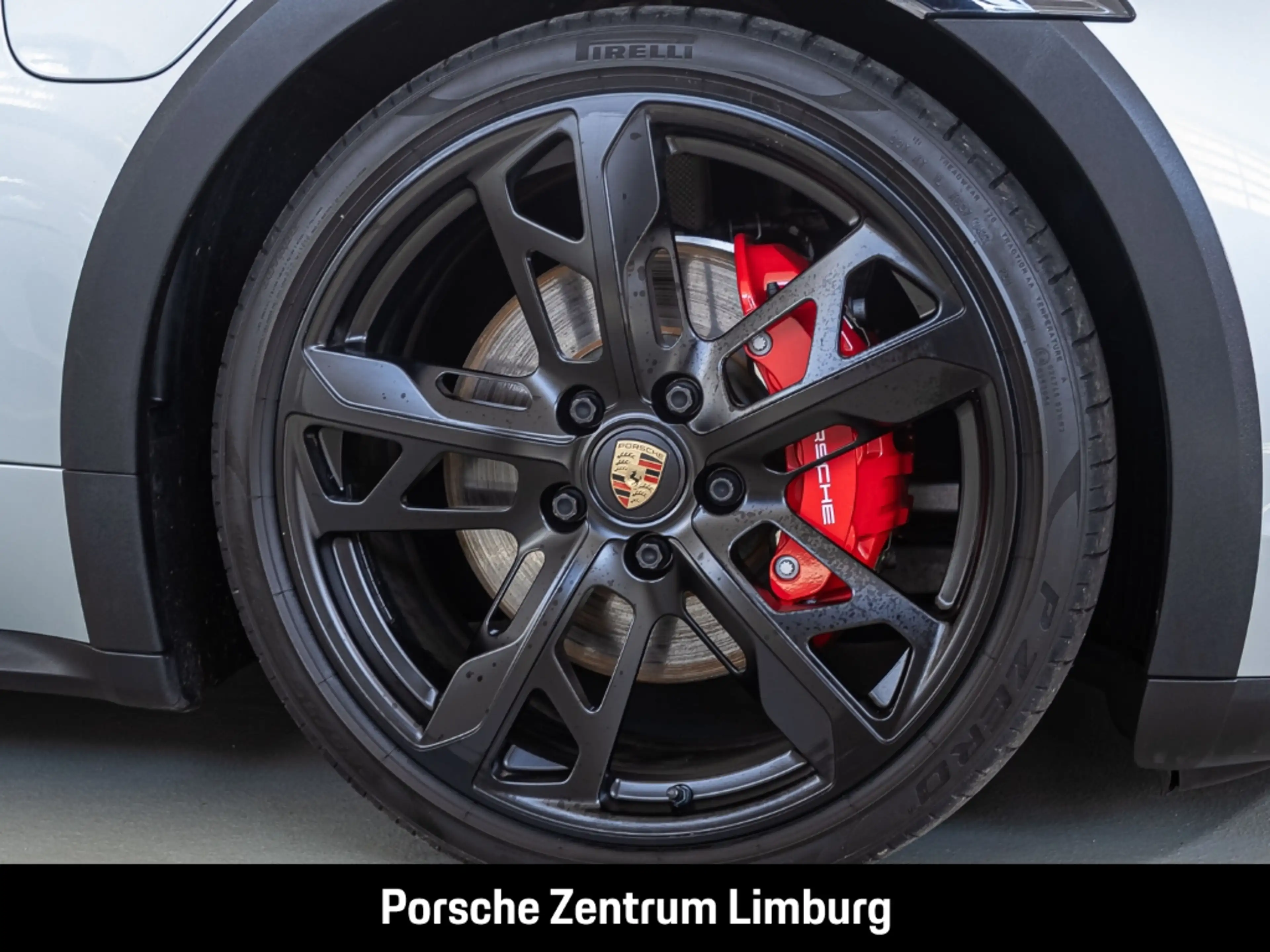 Porsche Taycan 4S Cross Turismo — photo 12
