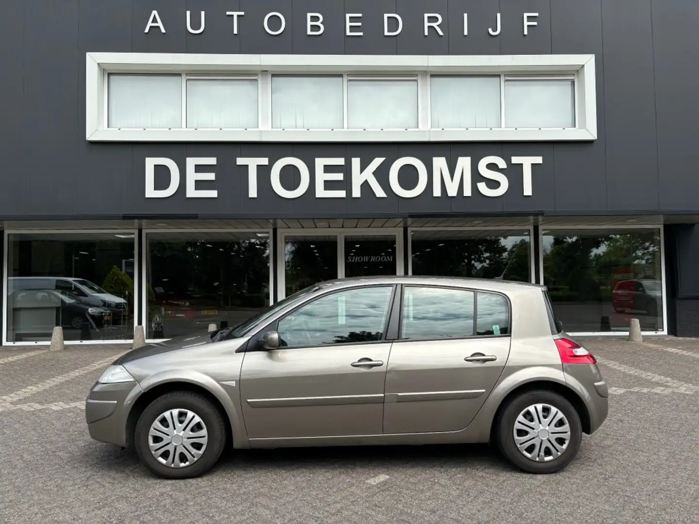 Renault Megane 1.6i 16V Navigatie Airco ECC Trekhaak Beige - 1