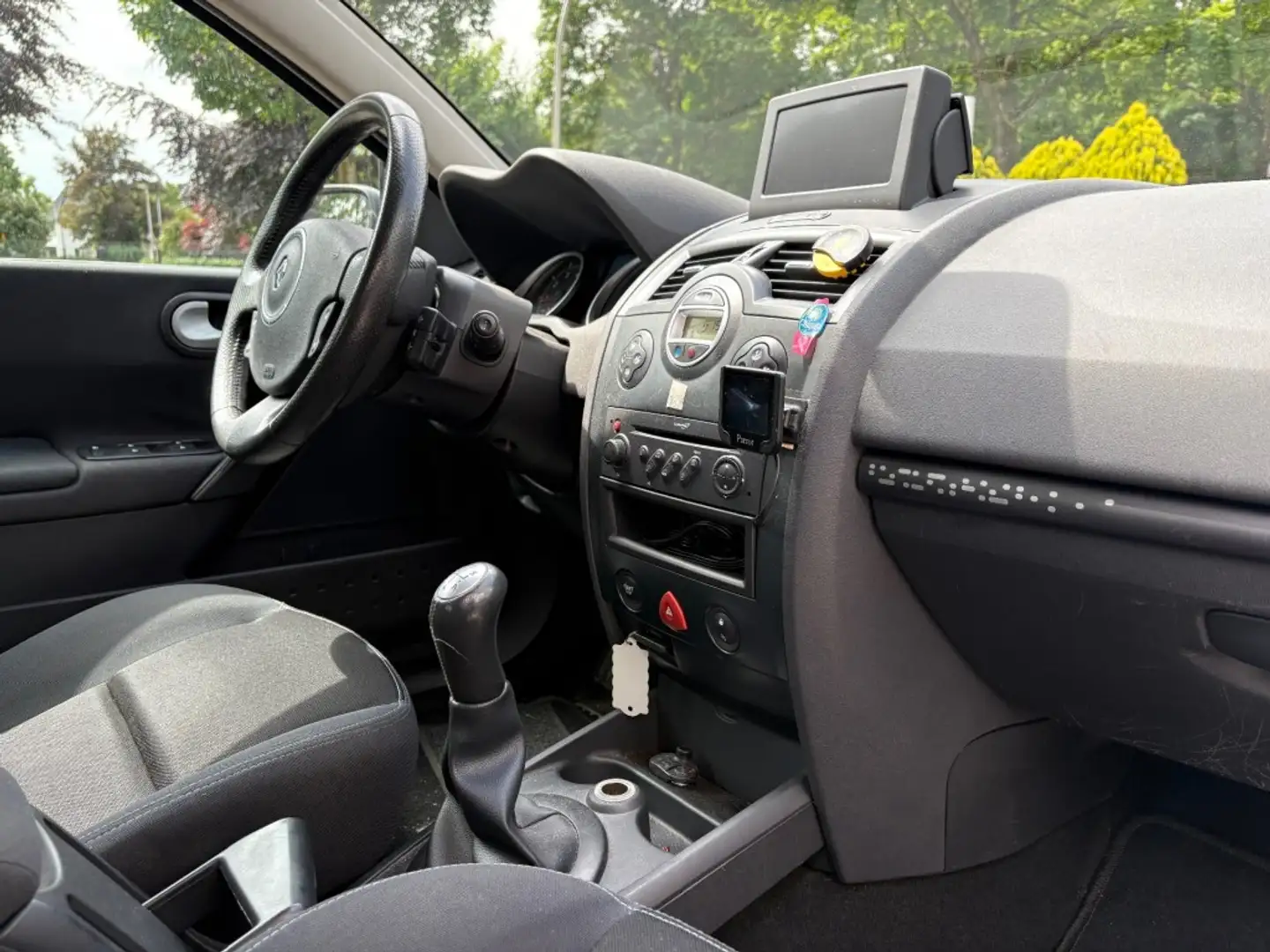 Renault Megane 1.6i 16V Navigatie Airco ECC Trekhaak Beige - 2