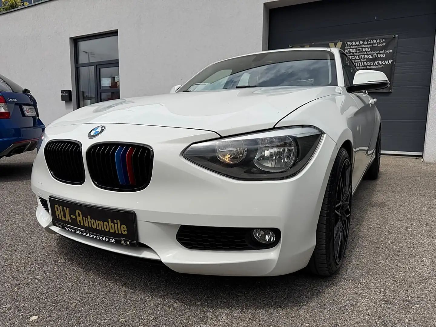 BMW 120 d xDrive 19 Zoll Felgen Weiß - 1