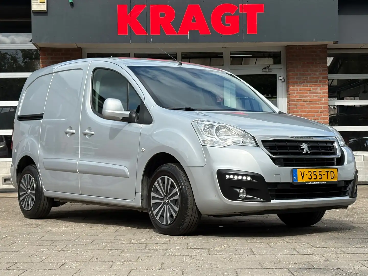 Peugeot Partner 120 1.6 BlueHDi 100 Premium EURO6|NAP|AUTOMAAT|air Zilver - 2