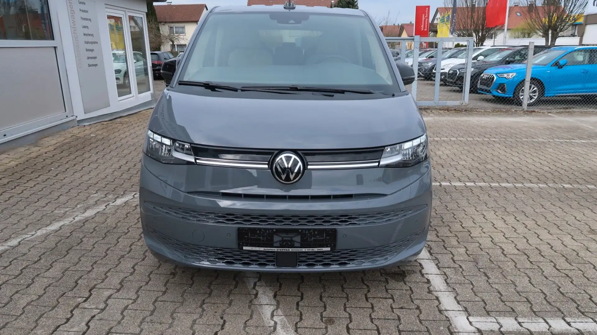 Volkswagen T7 Multivan 2,0 TDI Life +Navi +ACC +LED +APP Grau - 2