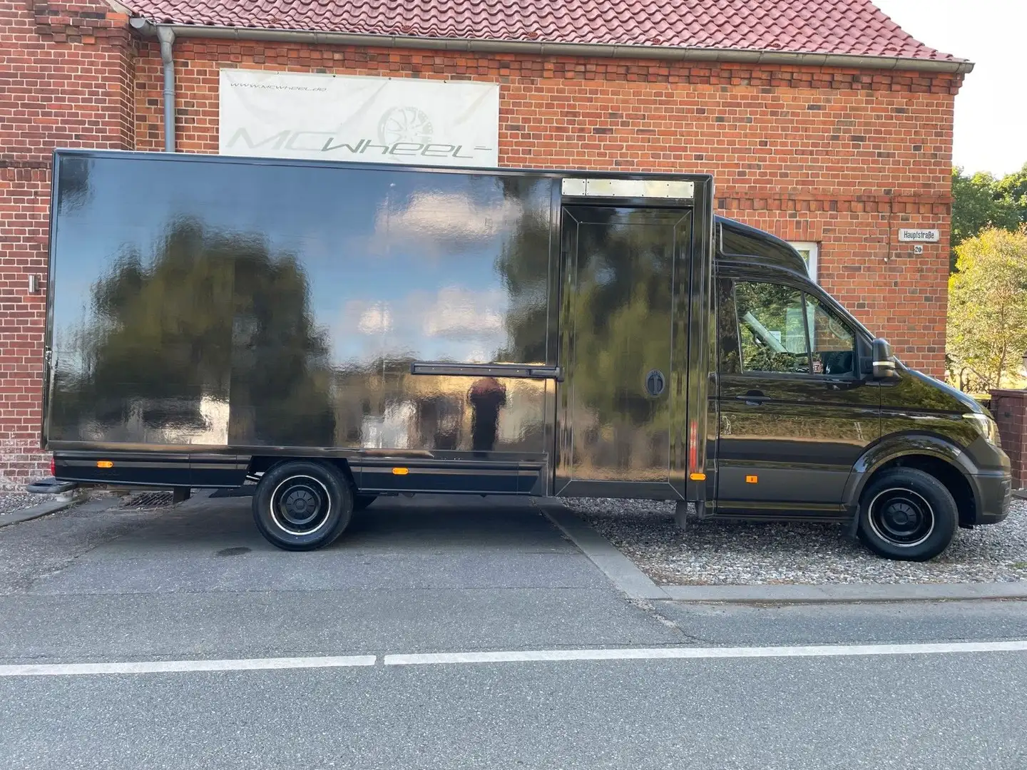 Volkswagen Crafter 35 FWD Ex-UPS Kamera+Navi+GJR Foodtruck Bruin - 1